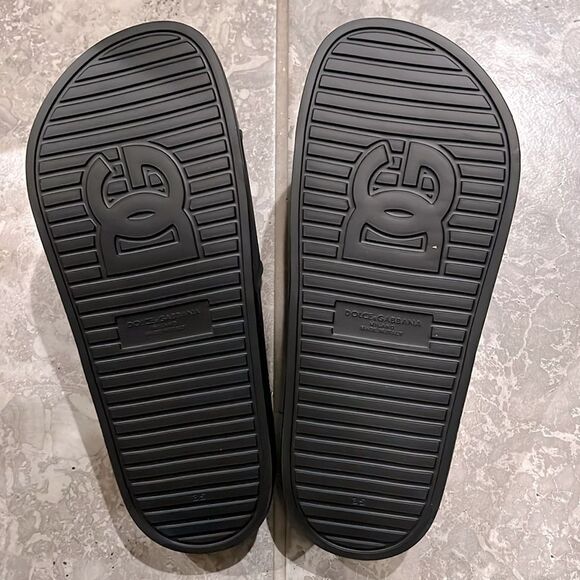 Dolce & Gabbana Rubber beachwear sliders with DG logo, New, Size 35 - Picture 10 of 15
